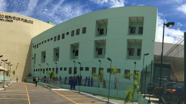 Marido da idosa que morreu com Covid-19 recebe alta e deixa Hospital de Campanha
