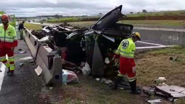 Filho de 21 anos morre, pai e mãe ficam gravimente feridos em acidente na BR 050, em Campo Alegre de Goiás