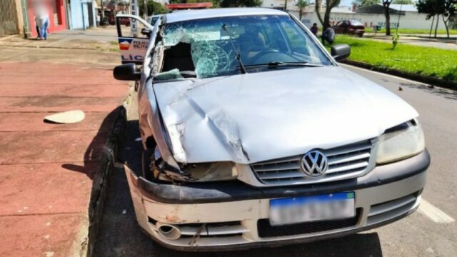Dupla foge, bate carro e é presa em Monte Carmelo