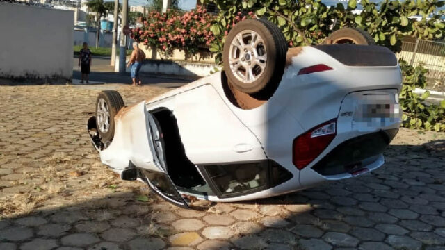 Motorista fica ferido durante capotamento registrado em Catalão