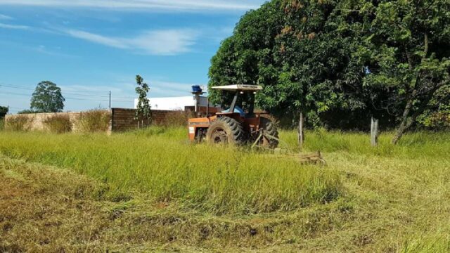 Prefeitura Municipal intensifica ações de roçagem de lotes em toda a cidade