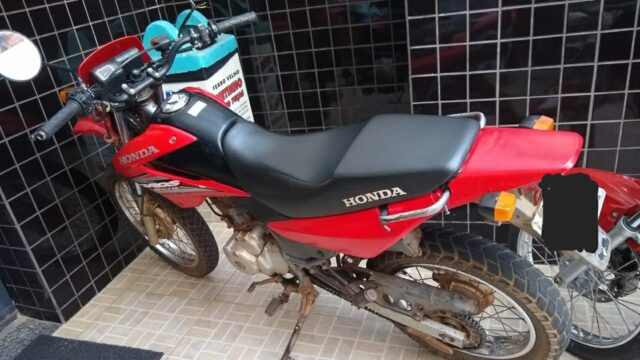 Polícia Civil de Catalão prende em flagrante suspeito de roubo de celular, recupera moto furtada