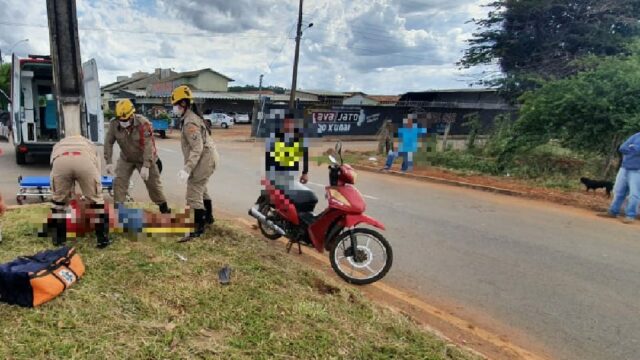 Motociclista fica ferido ao bater em poste de iluminação no Bairro Pontal Norte, em Catalão