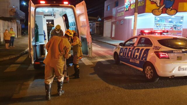 Quatro pessoas ficaram feridas em um acidente de trânsito registrado na Avenida Doutor Lamartine, em Catalão