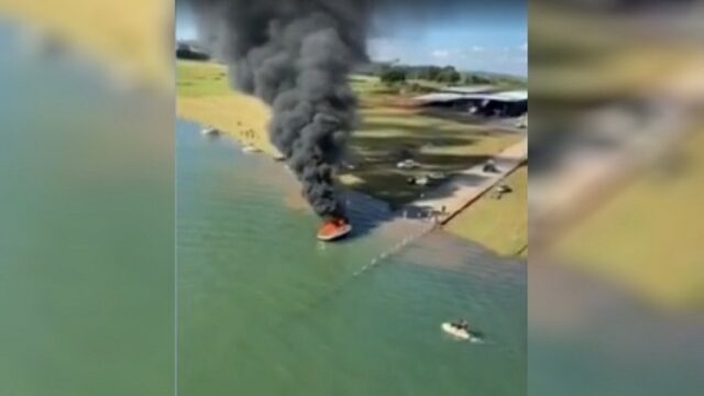 Lancha pega fogo e forma enorme nuvem de fumaça no Lago das Brisas