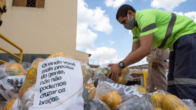 Mosaic Fertilizantes doa cestas básicas e kits de higiene e limpeza em Catalão e Ouvidor