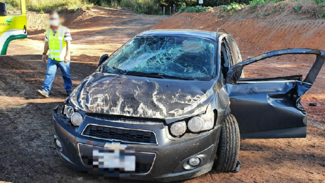 Saída de pista deixa dois feridos na BR 050 no município de Catalão