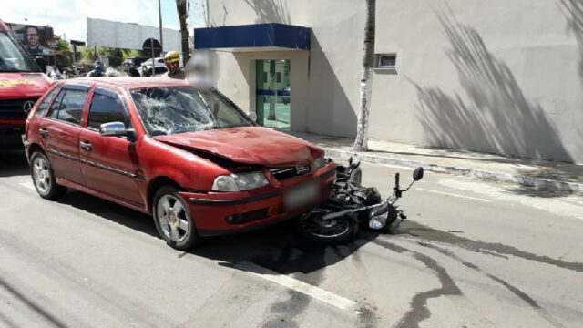 Motociclista fica gravemente ferido em acidente no centro, em Catalão