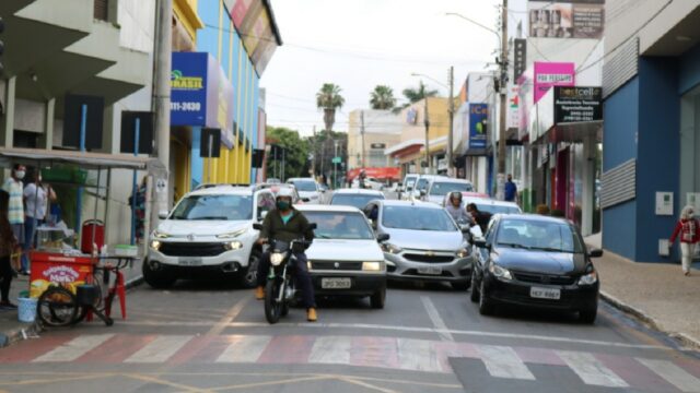 Em Catalão, prefeito Adib Elias divulga em rádio as novas restrições para conter o Coronavírus