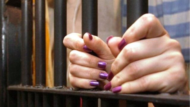 Mulher foragida da justiça é presa em Catalão durante abordagem policial do Tático
