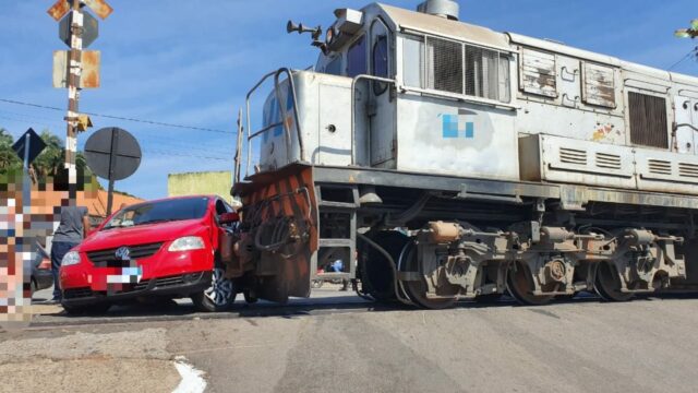 Colisão entre carro e locomotiva é registrado em Catalão