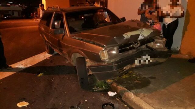 Jovem fica ferido em acidente entre carro e moto, em Catalão