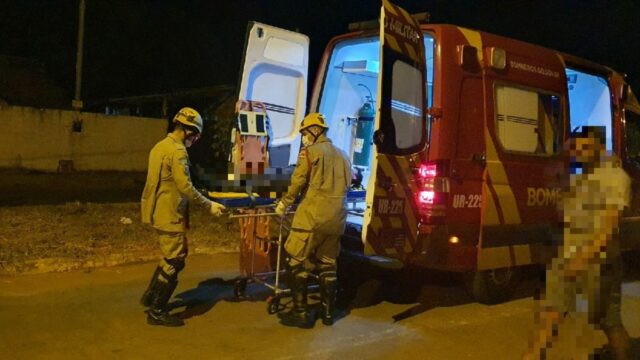 Motociclista fica ferido após bater em cachorro em Catalão