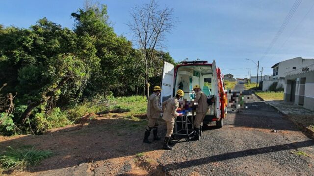 Menino fica ferido ao perder o controle da bicicleta é cair em buraco, em Catalão