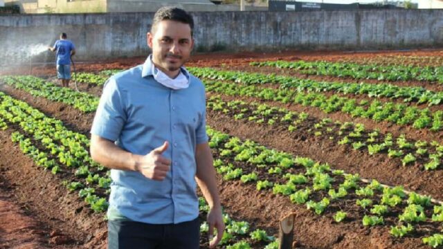 Em Três Ranchos, hortaliça é criada para atender as famílias carentes do município