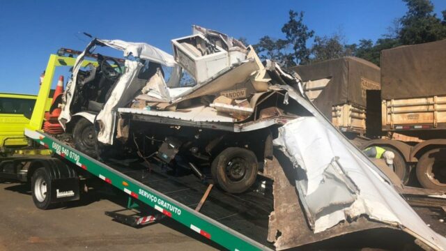 PRF registra grave acidente envolvendo caminhões na BR 050 deixa feridos