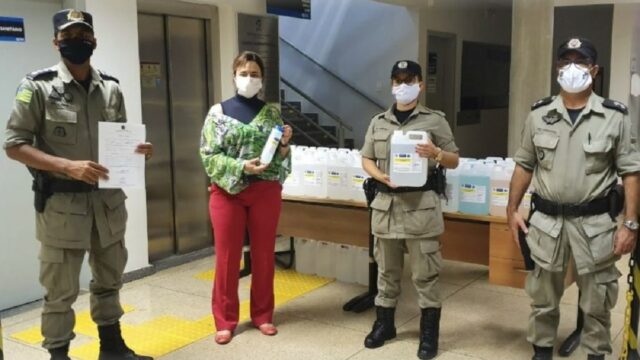 Comando do 18° Batalhão recebe doações de materiais de higienização da Universidade Federal de Catalão - UFCAT