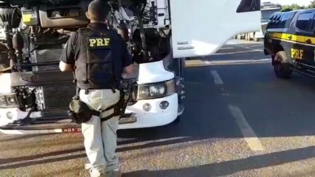 Caminhoneiro é preso na BR 050 com carreta roubada e dinheiro pago para transportar cigarros contrabandeados em Catalão