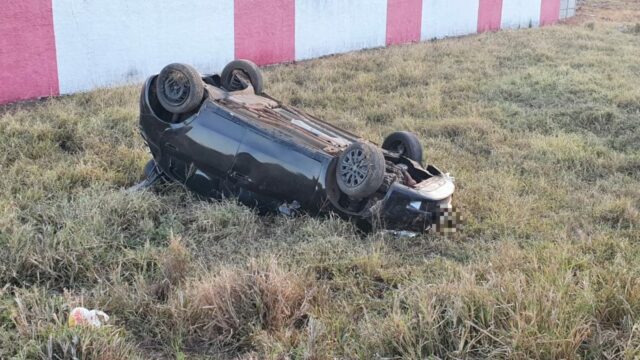 Homem fica ferido após capotamento na GO-330, saída para Ipameri