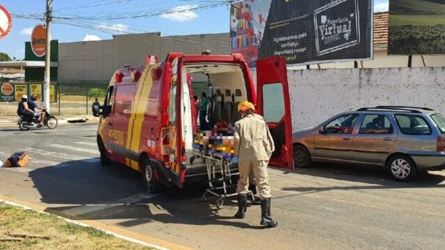Mulher é atropelada por motociclista ao atravessar faixa de pedestre em Catalão