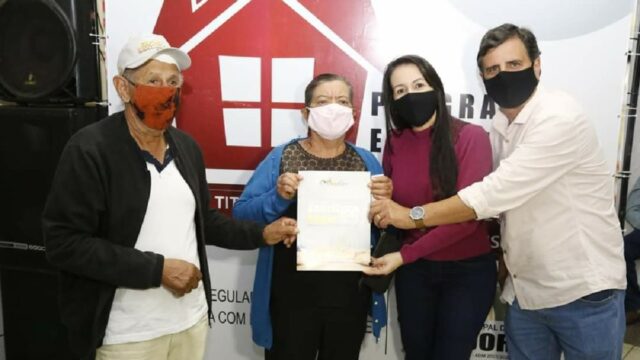 Prefeitura de Ouvidor realiza entrega de escrituras do Bairro Rodoviário