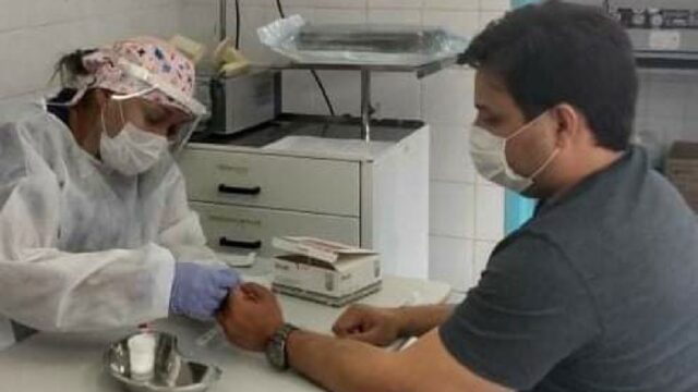 Em Três Ranchos, funcionários do município fazem testes rápidos para o Covid-19