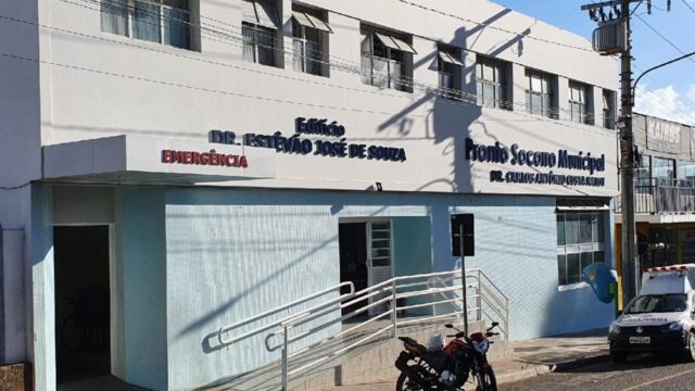 Motorista fica ferido após colisão entre carro e caminhão no bairro Novo Horizonte, em Ipameri