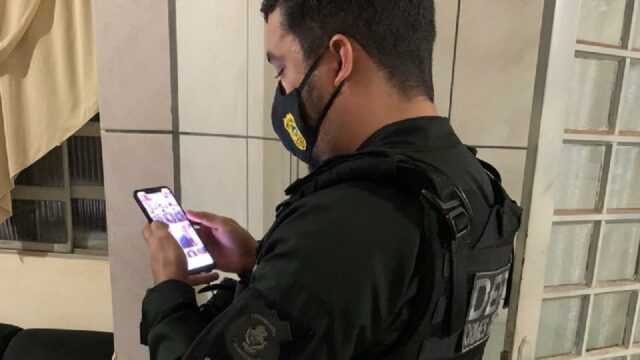 Pornografia infantil: cirurgião dentista e namorado são presos em Anápolis