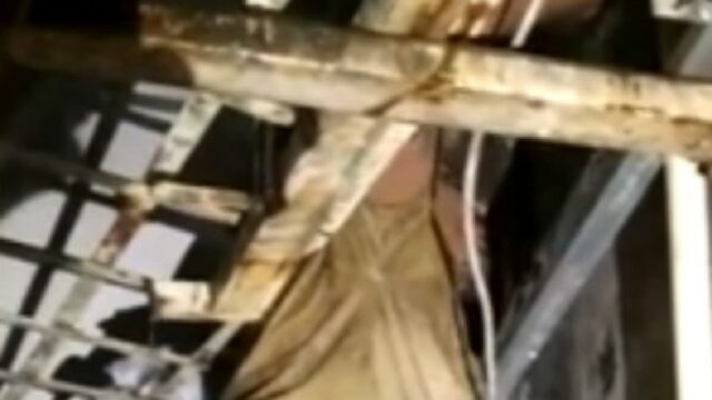Homem tenta furtar loja de roupas no Centro de Uberlândia e fica preso em grade
