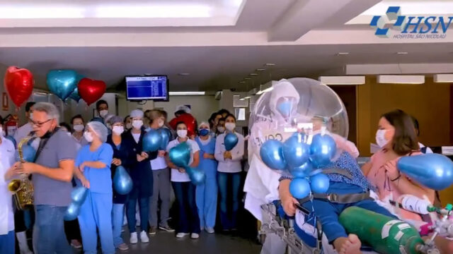 Paciente grave de 86 anos internado em hospital de Catalão recupera da Covid-19; veja vídeo