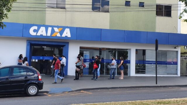 Caixa libera abono salarial para nascidos em setembro e outubro