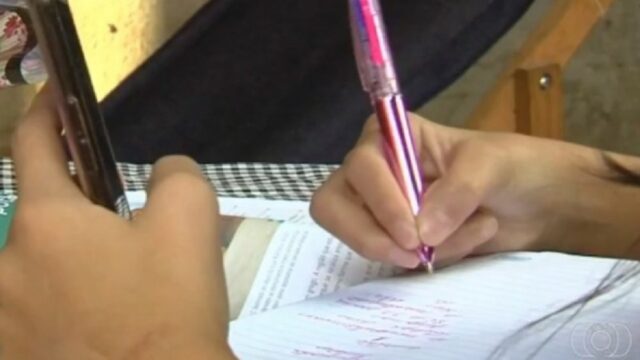 Aulas voltam em agosto em Goiás mesmo sem segunda dose para todos profissionais