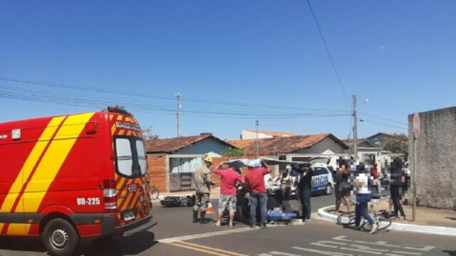 Acidente entre carro e moto deixa motociclista ferida em Ouvidor