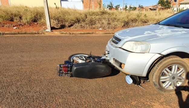 Colisão entre carro e moto deixa duas jovens feridas no Bairro Maria Amélia I