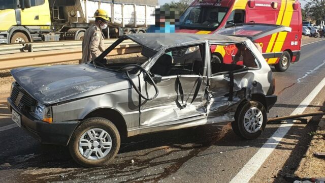Criança de 6 anos fica ferida em colisão entre veículos no trevo da BR 050, em Catalão