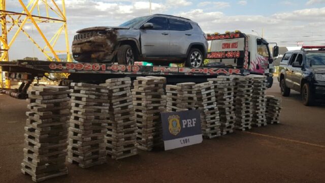 PRF apreende carro lotado com maconha em Rio Verde (GO)