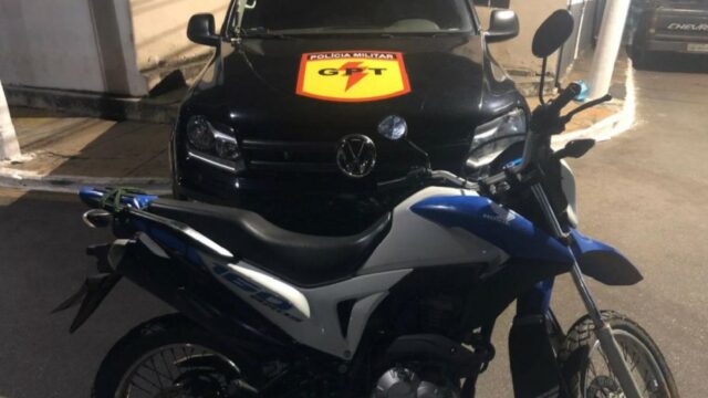 Em Catalão, dois homens suspeito de roubo de celular são preso com moto furtada usada no crime