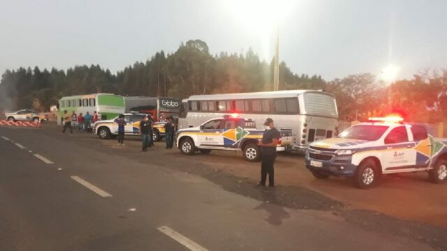 Operação da ANTT apreende três ônibus de transporte clandestino de passageiros na BR-050, em Catalão