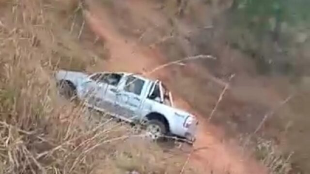 Motorista perde controle de veículo e sai da pista na GO-210, em Davinópolis