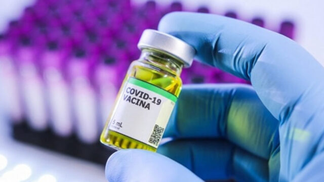 Estudo de vacina de Oxford contra a Covid-19 é pausado por possível reação adversa