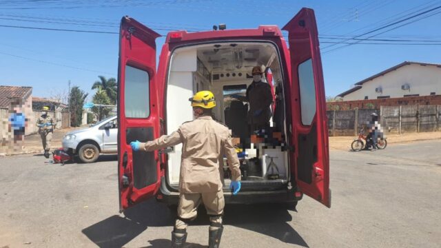 Duas mulheres ficam feridas em acidente envolvendo carro e moto em Catalão