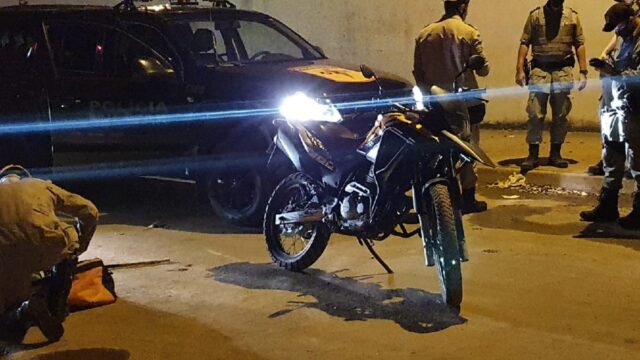 Motociclista tenta fugir de abordagem policial e se envolve em acidente em Catalão