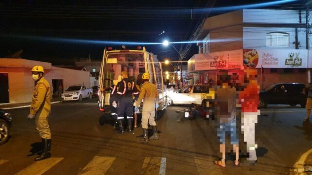 Motociclista fica ferido após colisão com carro em Catalão