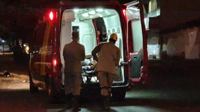 Motociclista sofre queda após ser fechada por outro veículo em Catalão
