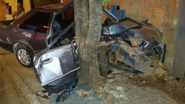 Grave acidente deixa quatro pessoas presas as ferragens, em Catalão