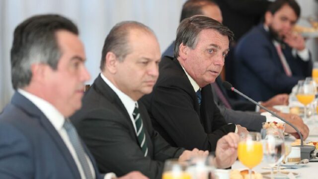 Governo prorroga auxílio emergencial de R$ 300 até o fim do ano