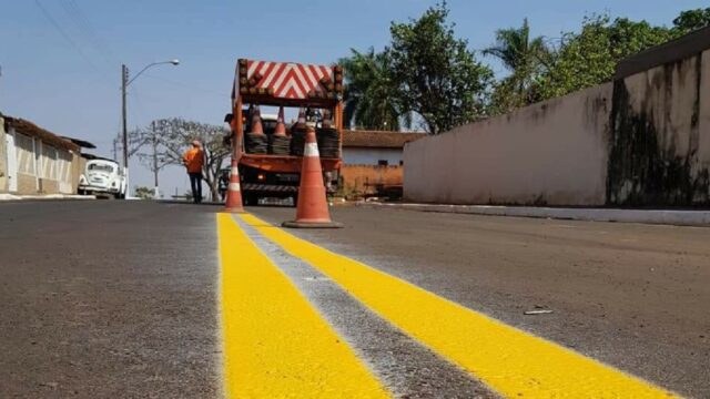 Ouvidor recebe melhorias na sinalização de ruas e avenidas