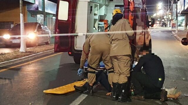 Colisão entre carro e motocicleta deixa casal ferido em Catalão