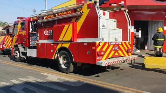 Bombeiros combatem princípio de incêndio em estabelecimento comercial em Catalão