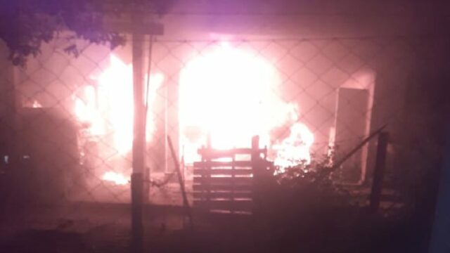Incêndio de grandes proporções é registrado em fábrica de ração em Davinópolis